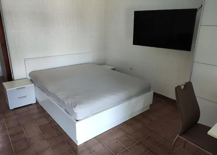 2 Minutes To The Beach With A Private Garden 公寓