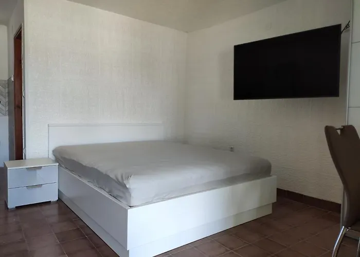 2 Minutes To The Beach With A Private Garden 茨里克韦尼察